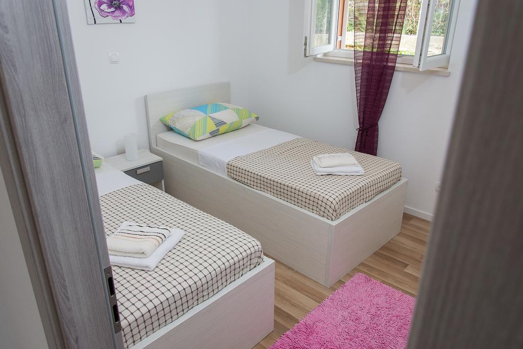 Apartment Gamma With Hydromassage Mini Pool Near Split Žrnovnica エクステリア 写真