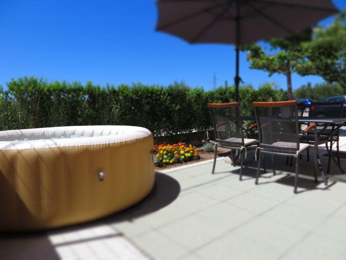 Apartment Gamma With Hydromassage Mini Pool Near Split Žrnovnica エクステリア 写真
