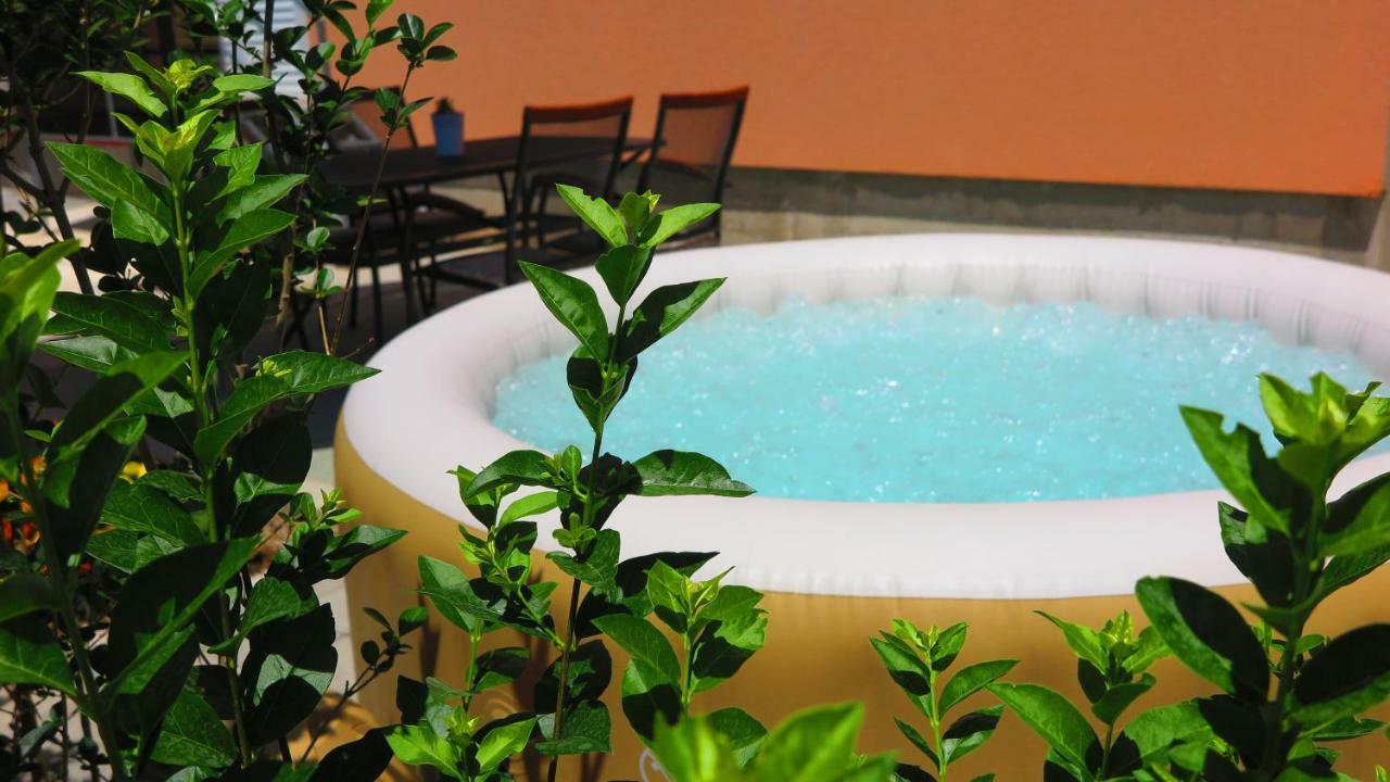Apartment Gamma With Hydromassage Mini Pool Near Split Žrnovnica エクステリア 写真