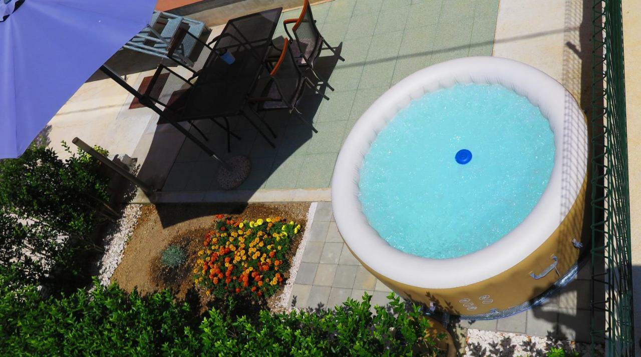 Apartment Gamma With Hydromassage Mini Pool Near Split Žrnovnica エクステリア 写真